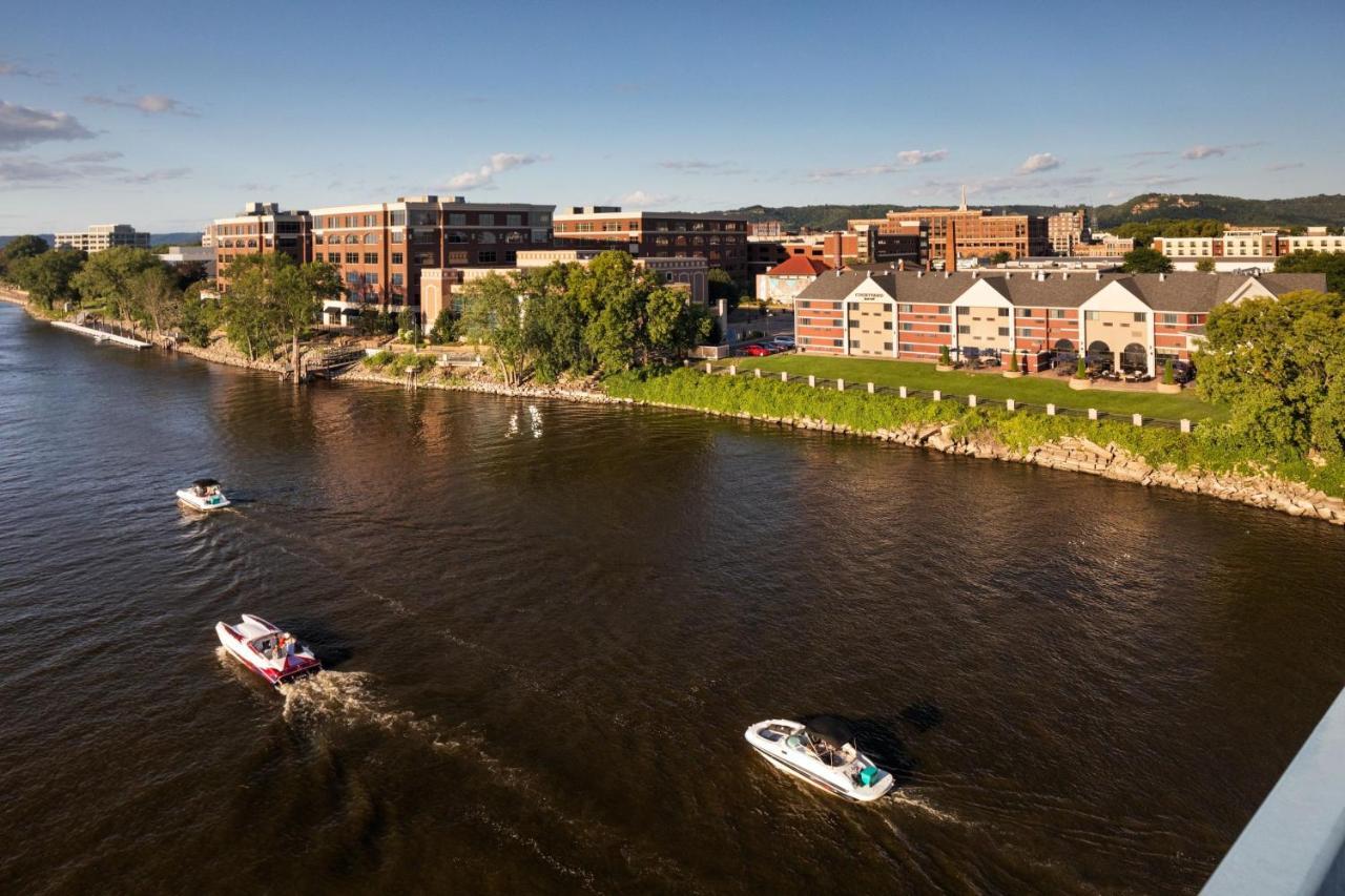 Отель Courtyard La Crosse Downtown/Mississippi Riverfront Экстерьер фото